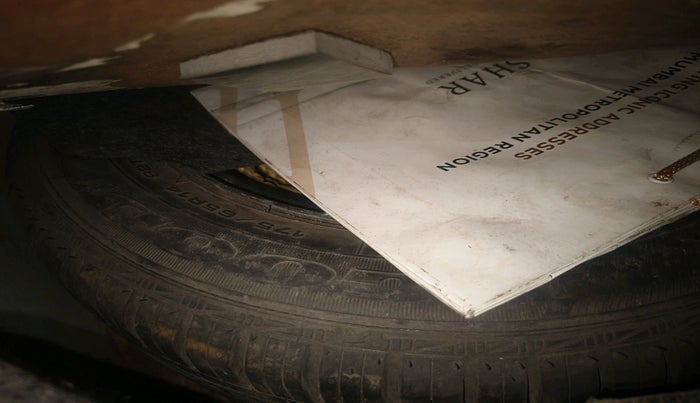 2015 Honda Amaze 1.2L I-VTEC S, Petrol, Manual, 2,11,610 km, tyre