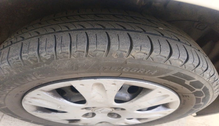 2015 Honda Amaze 1.2L I-VTEC S, Petrol, Manual, 2,11,610 km, tyre