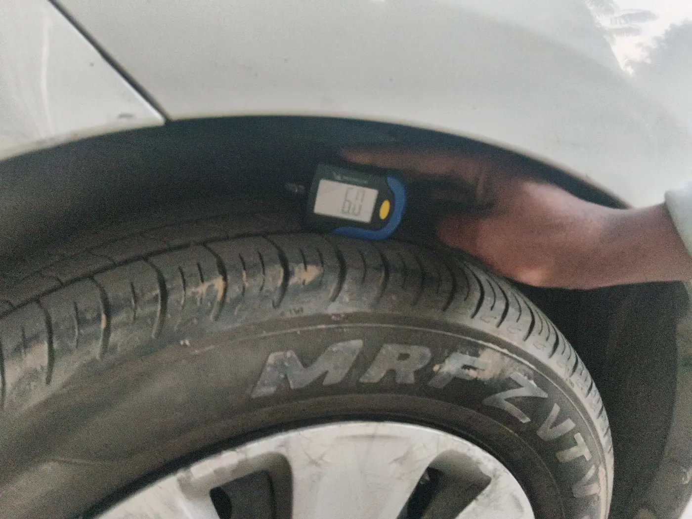 2017 Maruti Ertiga VXI CNG, Petrol, Manual, 1,95,048 km, tyre