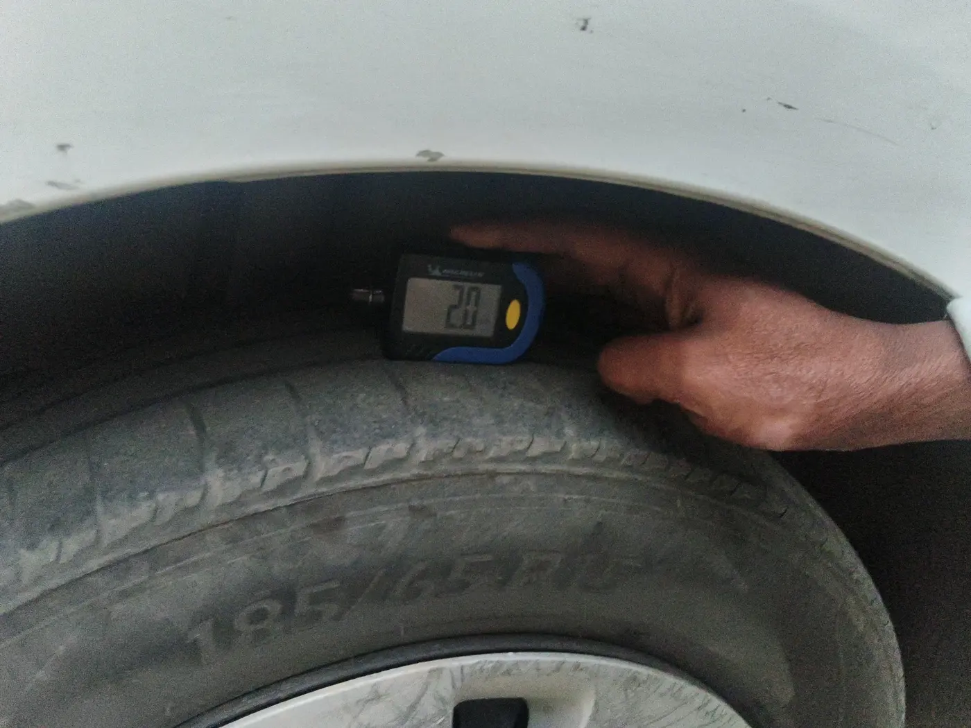 2017 Maruti Ertiga VXI CNG, Petrol, Manual, 1,95,048 km, tyre