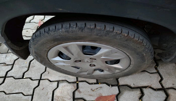 2021 Renault Kwid RXT 1.0 (O), Petrol, Manual, 1,06,420 km, tyre