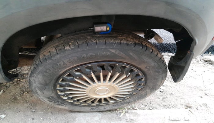 2015 Renault Kwid RXT 0.8, Petrol, Manual, 1,14,440 km, tyre