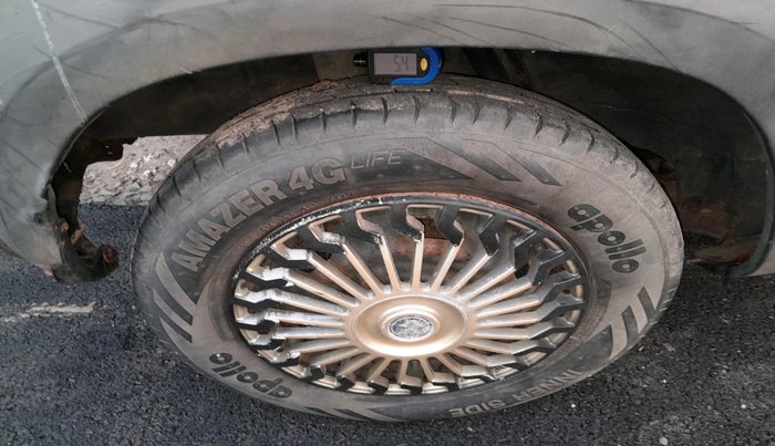 2015 Renault Kwid RXT 0.8, Petrol, Manual, 1,14,440 km, tyre