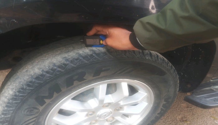 2016 Mahindra TUV300 T8, Diesel, Manual, 1,18,778 km, tyre