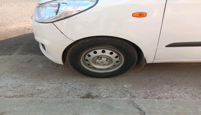 2015 Hyundai i10 MAGNA 1.1, Petrol, Manual, 1,54,149 km, tyre