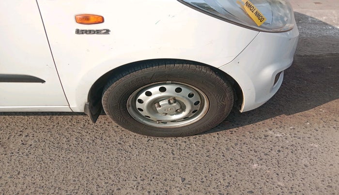 2015 Hyundai i10 MAGNA 1.1, Petrol, Manual, 1,54,149 km, tyre