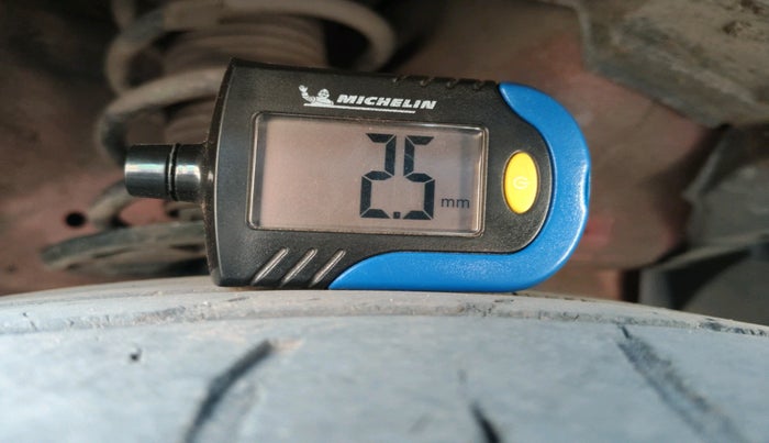 2017 Maruti Ciaz ALPHA 1.4 PETROL, Petrol, Manual, 1,24,681 km, tyre