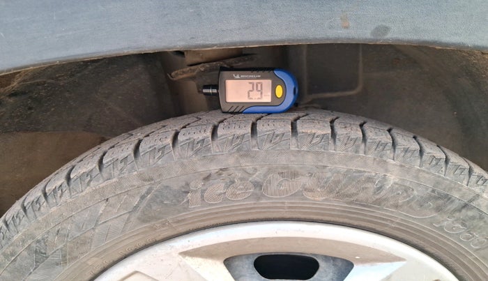 2017 Renault Kwid RXL 1.0, Petrol, Manual, 68,253 km, tyre