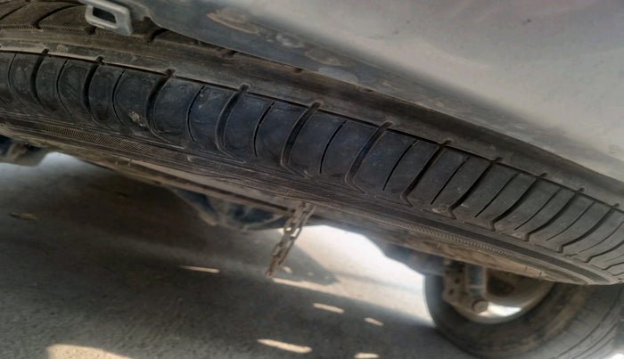 2020 Toyota Innova Crysta 2.4 GX AT 7 STR, Diesel, Automatic, 1,47,957 km, tyre