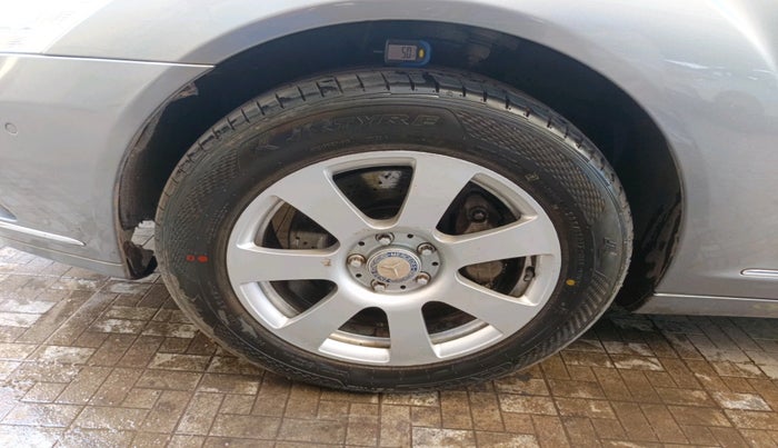 2010 Mercedes Benz S Class 350 L, Petrol, Automatic, 1,10,320 km, tyre