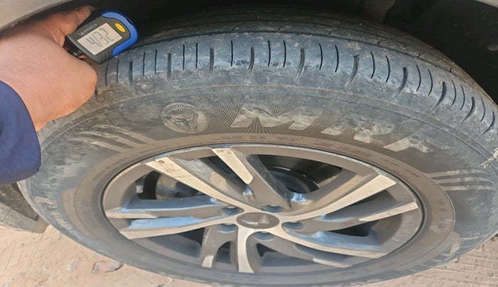 2022 Mahindra XUV700 AX 5 P MT 5 STR, Petrol, Manual, 56,128 km, tyre