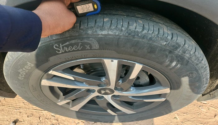 2022 Mahindra XUV700 AX 5 P MT 5 STR, Petrol, Manual, 56,128 km, tyre