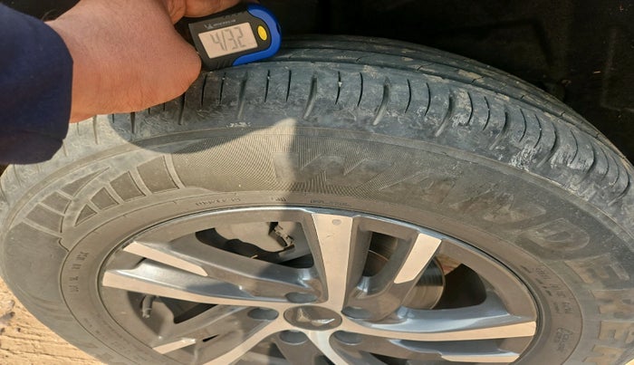 2022 Mahindra XUV700 AX 5 P MT 5 STR, Petrol, Manual, 56,128 km, tyre