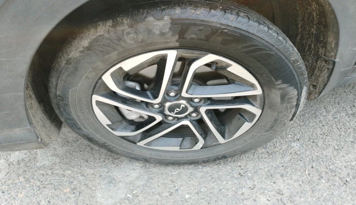 2022 KIA CARENS PRESTIGE PLUS 1.4 PETROL 7 STR, Petrol, Manual, 51,155 km, tyre