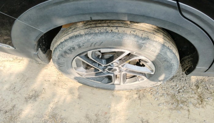 2022 KIA CARENS PRESTIGE PLUS 1.4 PETROL 7 STR, Petrol, Manual, 51,155 km, tyre