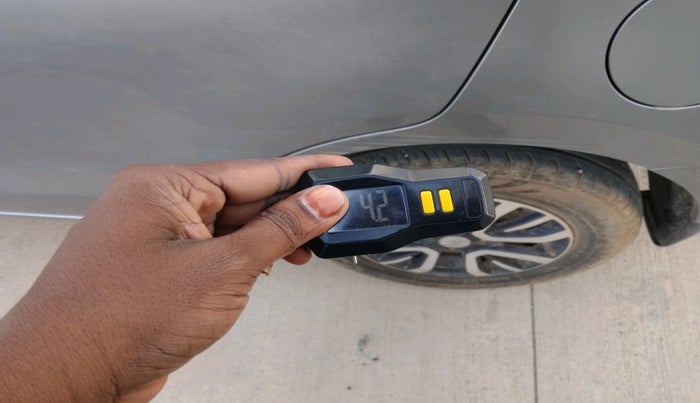 2022 Maruti Dzire VXI, Petrol, Manual, 19,899 km, tyre