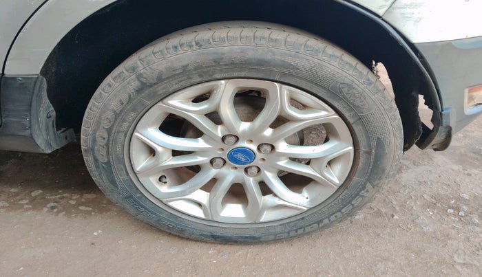 2014 Ford Ecosport TITANIUM 1.5L DIESEL (OPT), Diesel, Manual, 1,45,423 km, tyre