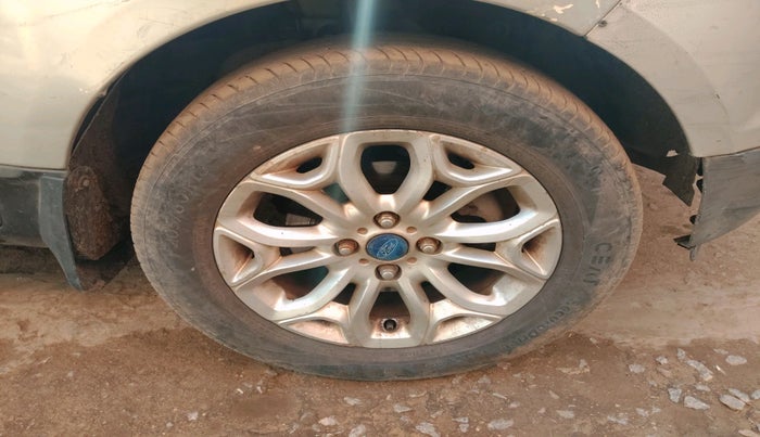 2014 Ford Ecosport TITANIUM 1.5L DIESEL (OPT), Diesel, Manual, 1,45,423 km, tyre