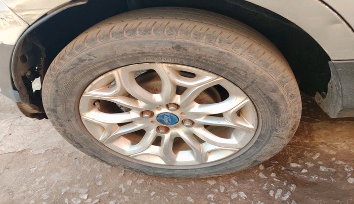 2014 Ford Ecosport TITANIUM 1.5L DIESEL (OPT), Diesel, Manual, 1,45,423 km, tyre