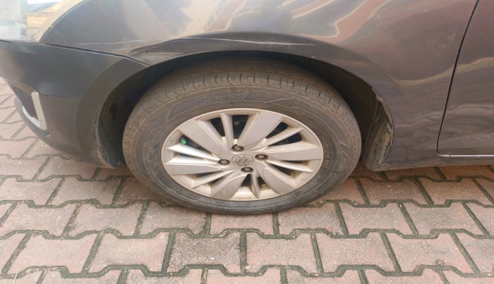 2017 Maruti Swift ZXI, Petrol, Manual, 1,20,545 km, tyre