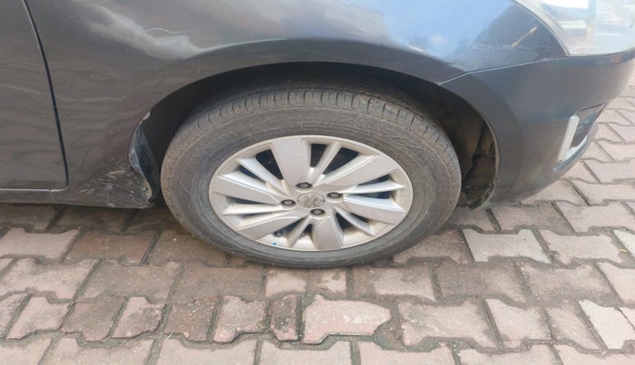 2017 Maruti Swift ZXI, Petrol, Manual, 1,20,545 km, tyre