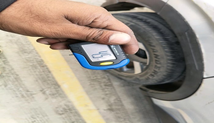 2019 Hyundai VENUE SX PLUS 1.0 TURBO DCT, Petrol, Automatic, 33,047 km, tyre