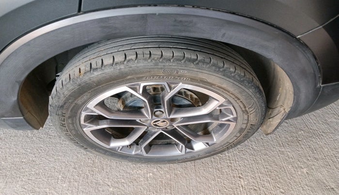 2021 Skoda KUSHAQ STYLE 1.0L TSI AT, Petrol, Automatic, 40,005 km, tyre