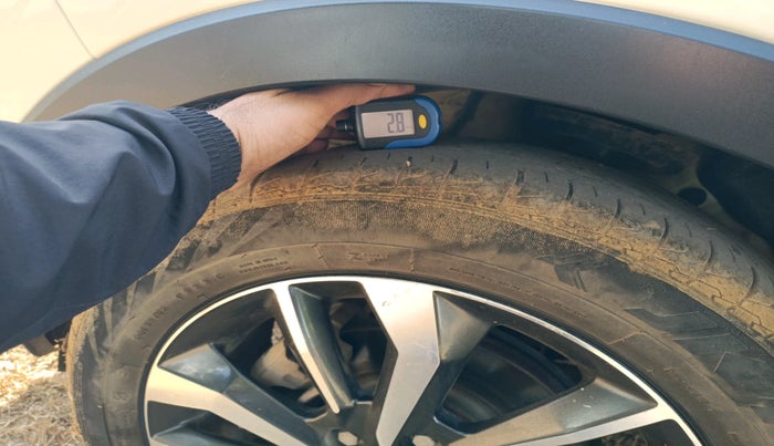 2019 Mahindra XUV300 W8 (O) 1.5 DIESEL, Diesel, Manual, 1,14,847 km, tyre