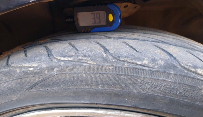 2013 Honda City 1.5L I-VTEC V MT, Petrol, Manual, 1,07,987 km, tyre