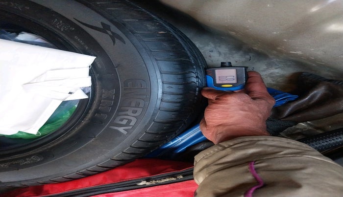 2013 Honda City 1.5L I-VTEC V MT, Petrol, Manual, 1,07,987 km, tyre