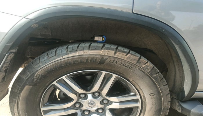 2022 Toyota Fortuner 4X2 AT 2.7 PETROL, Petrol, Automatic, 73,562 km, tyre