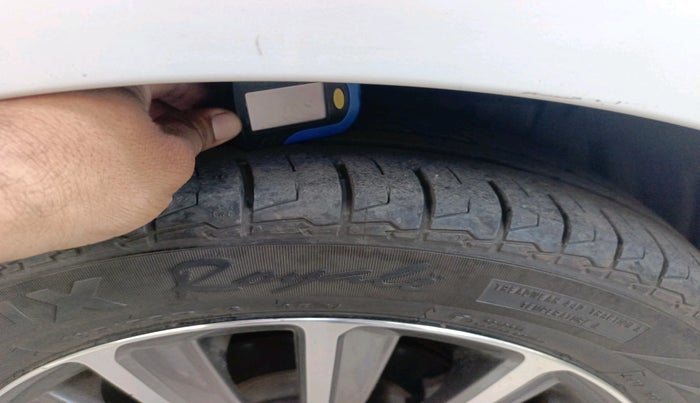 2019 Maruti Ciaz ALPHA  AT 1.5 SHVS PETROL, Petrol, Automatic, 90,775 km, tyre