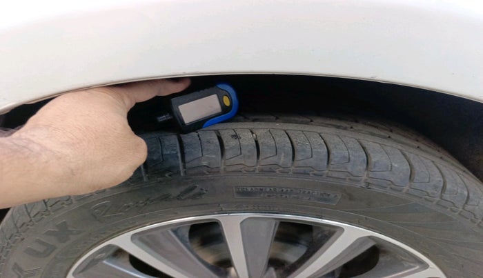 2019 Maruti Ciaz ALPHA  AT 1.5 SHVS PETROL, Petrol, Automatic, 90,775 km, tyre