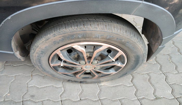 2016 Mahindra Kuv100 K4 D 6 STR, Diesel, Manual, 1,09,632 km, tyre