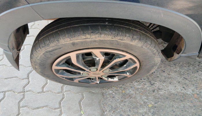 2016 Mahindra Kuv100 K4 D 6 STR, Diesel, Manual, 1,09,632 km, tyre