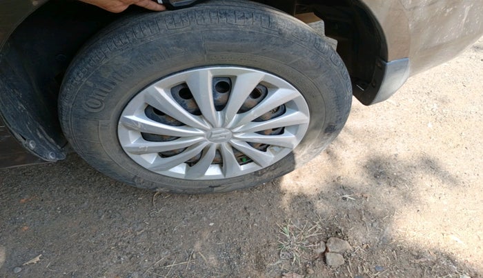 2015 Maruti Swift Dzire VXI, Petrol, Manual, 1,23,756 km, tyre