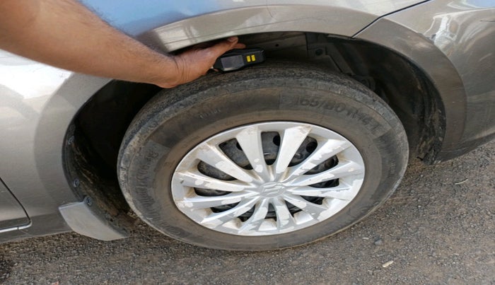 2015 Maruti Swift Dzire VXI, Petrol, Manual, 1,23,756 km, tyre