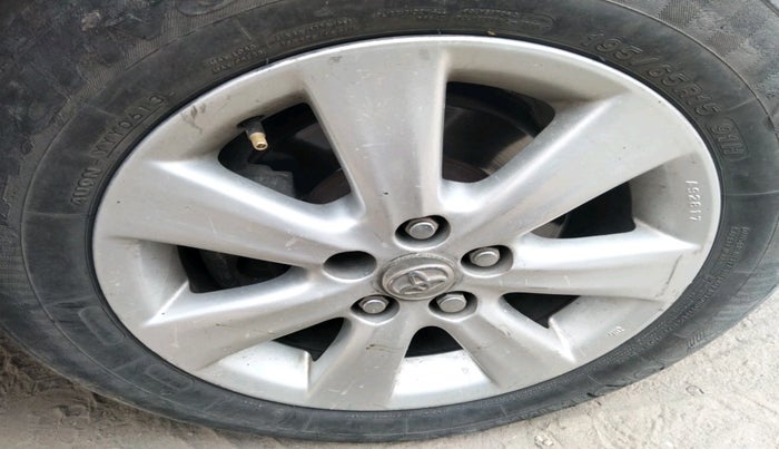 2011 Toyota Corolla Altis G PETROL, Petrol, Manual, 1,40,984 km, tyre