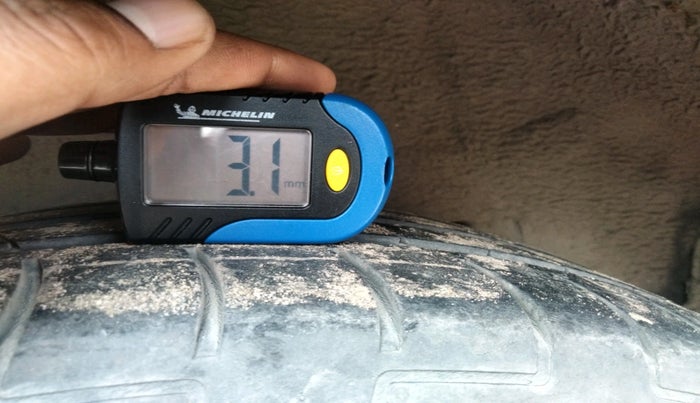 2011 Toyota Corolla Altis G PETROL, Petrol, Manual, 1,40,984 km, tyre