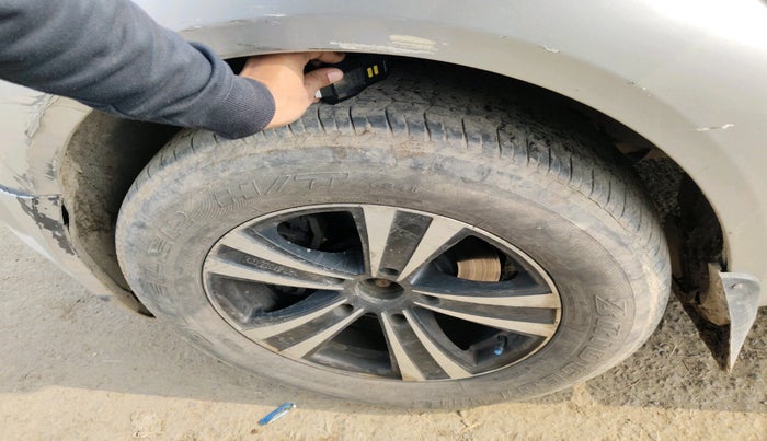 2015 Mahindra XUV500 W4, Diesel, Manual, 1,63,042 km, tyre