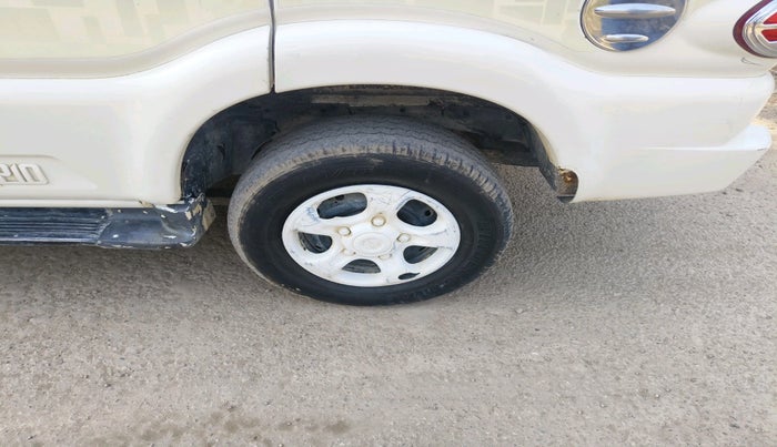 2014 Mahindra Scorpio SLE, Diesel, Manual, 92,383 km, tyre