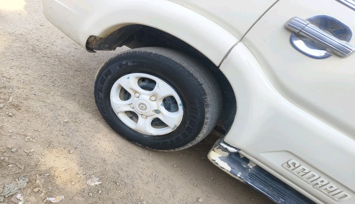 2014 Mahindra Scorpio SLE, Diesel, Manual, 92,383 km, tyre