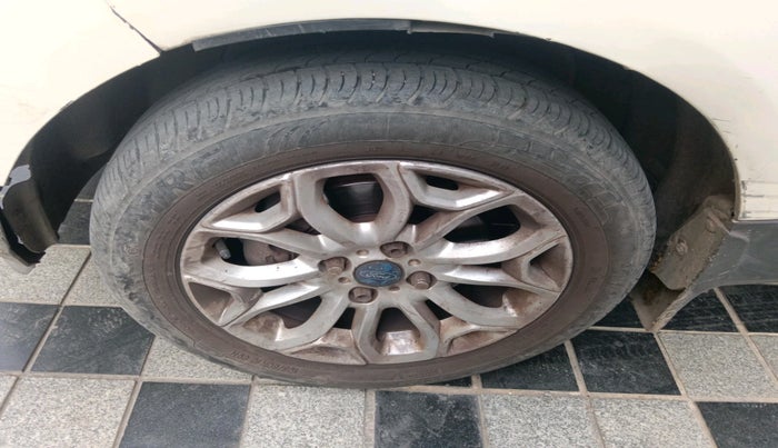 2013 Ford Ecosport TITANIUM 1.5L DIESEL, Diesel, Manual, 1,30,648 km, tyre