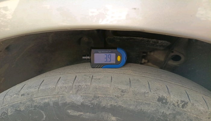 2013 Skoda Octavia AMBITION 2.0 TDI AT, Diesel, Automatic, 1,88,156 km, tyre