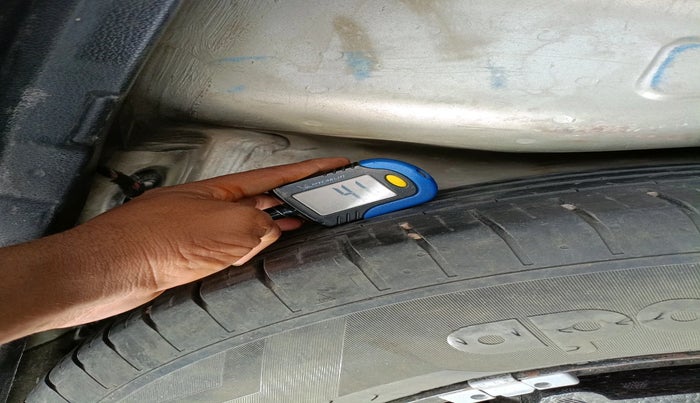 2013 Skoda Octavia AMBITION 2.0 TDI AT, Diesel, Automatic, 1,88,156 km, tyre