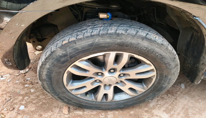 2017 Ford Endeavour TITANIUM 3.2 4X4 AT, Diesel, Automatic, 2,23,455 km, tyre