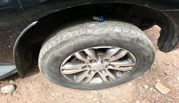 2017 Ford Endeavour TITANIUM 3.2 4X4 AT, Diesel, Automatic, 2,23,455 km, tyre