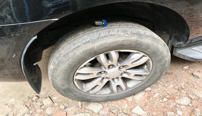 2017 Ford Endeavour TITANIUM 3.2 4X4 AT, Diesel, Automatic, 2,23,455 km, tyre