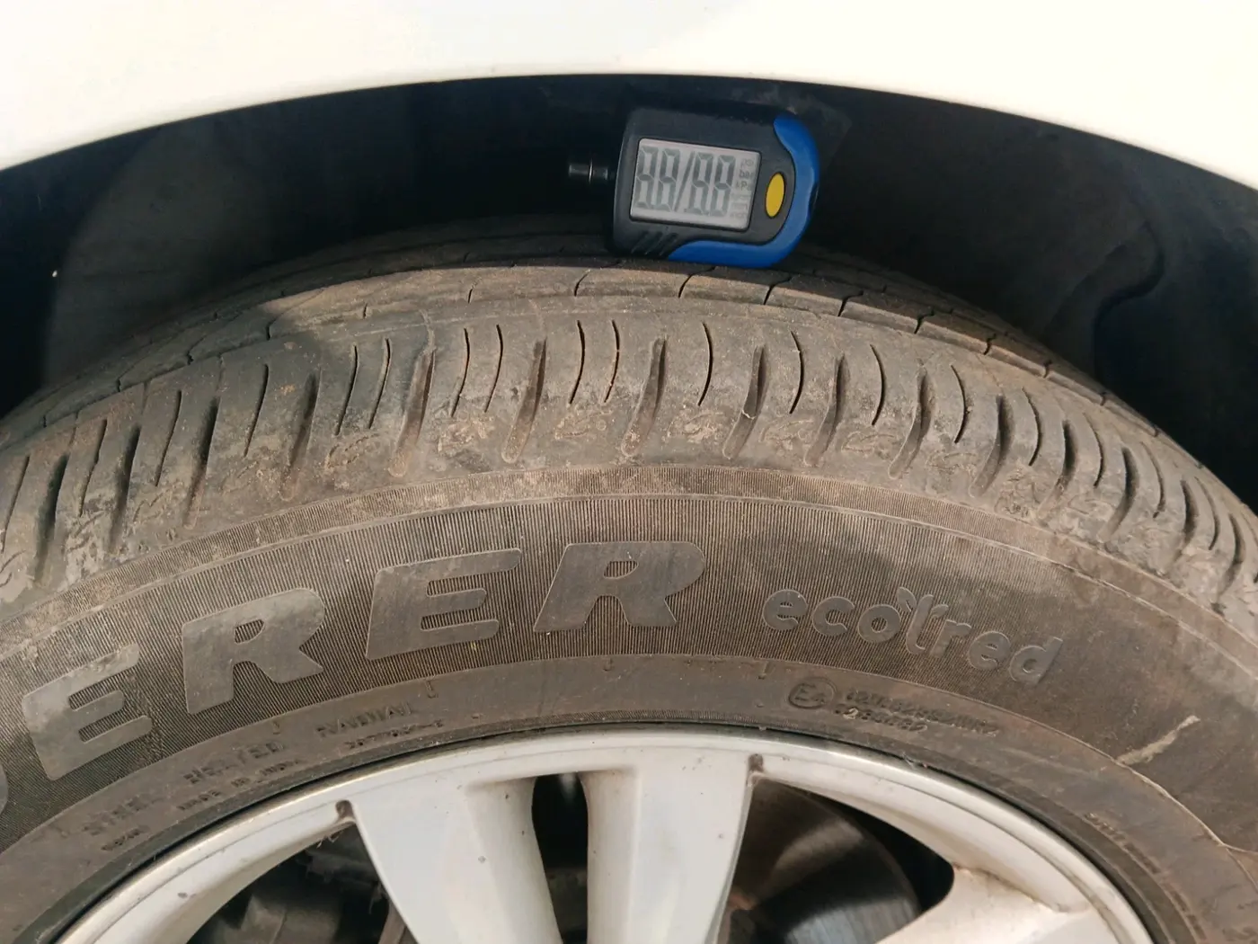 2015 Chevrolet Cruze LTZ, Diesel, Manual, 1,25,001 km, tyre