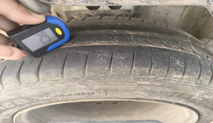 2021 Maruti Ertiga VXI SHVS, Petrol, Manual, 1,11,924 km, tyre